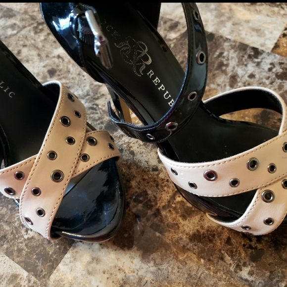 🎉🎉HP🎉🎉 Edgy Rock and Republic Strappy Heels - Picture 7 of 7